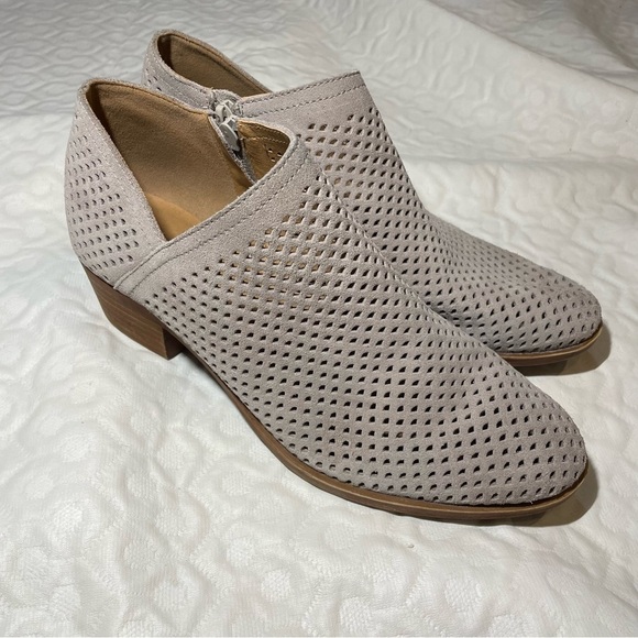 Lucky Brand 7.5 M Gray Suede Ankle Booties Baylah Perforated Women’s Boho - Picture 1 of 8